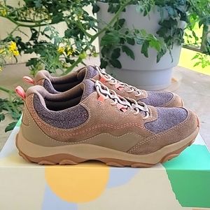 Earth Origins Women's Water Resistant Comfort Sneaker- Sz 8M